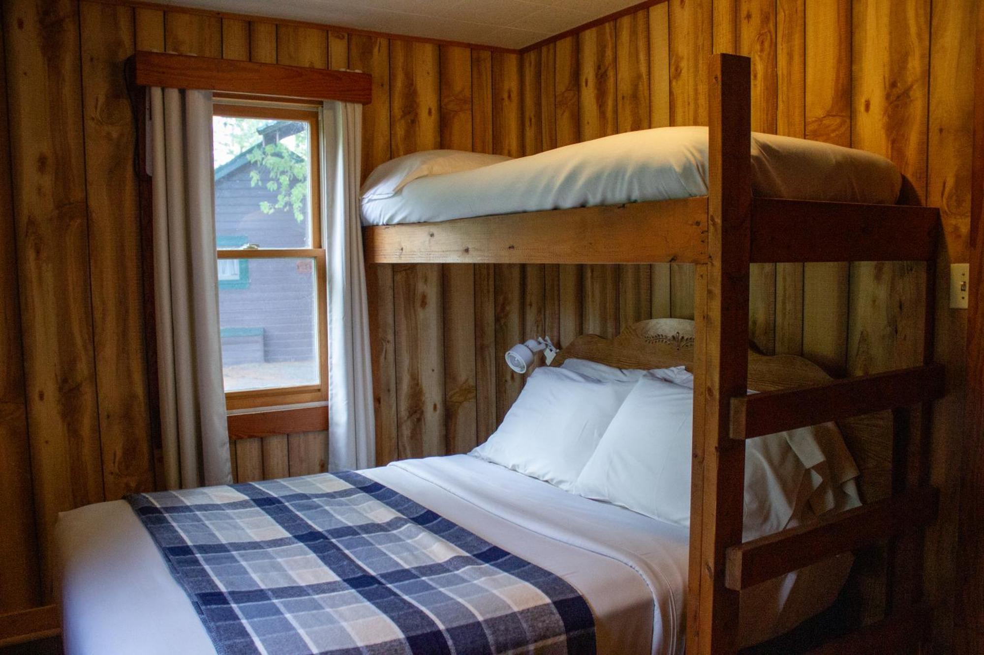 Paddler'S Rest Lakeside Cabins And Motel Long Lake Room photo