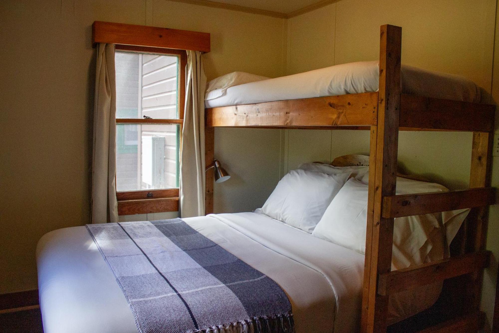 Paddler'S Rest Lakeside Cabins And Motel Long Lake Room photo