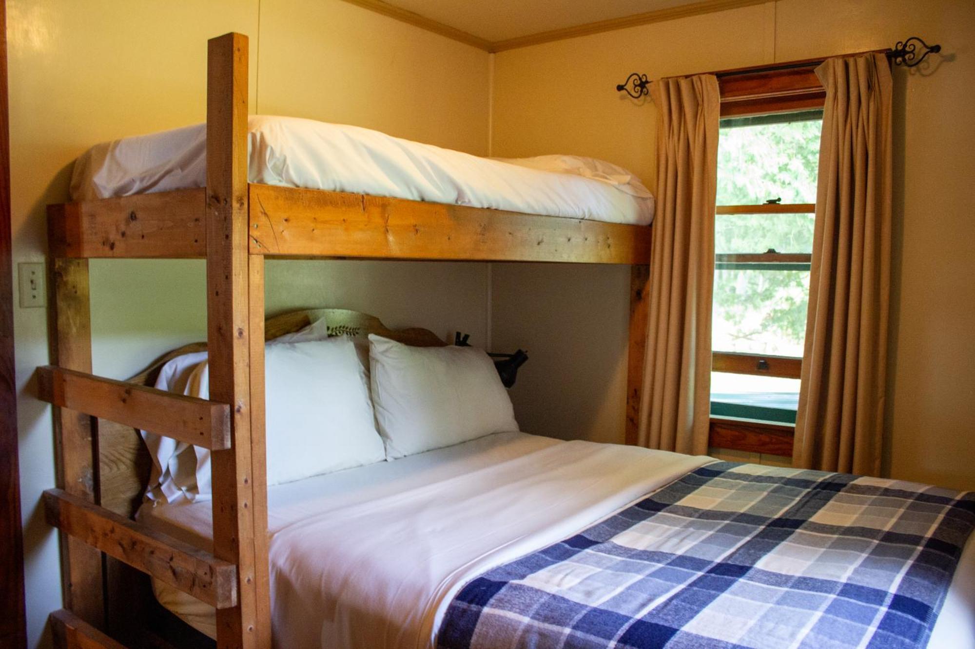 Paddler'S Rest Lakeside Cabins And Motel Long Lake Room photo
